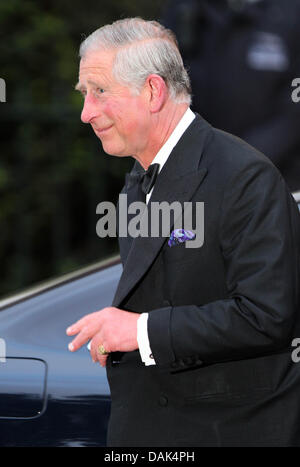 Le Prince Charles arrive pour un dîner de mariage tenue au Mandarin Oriental Hyde Park à Londres, Grande-Bretagne, 28 avril 2011, à la veille de la Mariage du Prince William et Kate Middleton. Photo : Albert Nieboer Banque D'Images