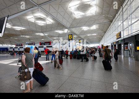 L'intérieur de l'aéroport de Londres Stansted Essex, Angleterre Royaume-Uni Banque D'Images