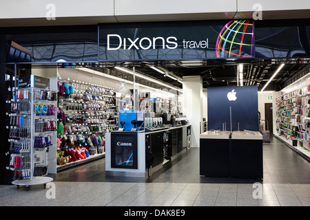 Dixons travel store Londres Stansted Essex, Angleterre Royaume-Uni Banque D'Images