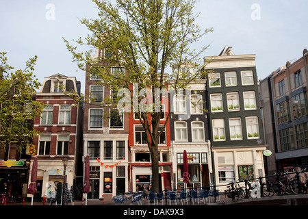 Oudezijds Voorburgwal maisons dans la ville d'Amsterdam, Pays-Bas. Banque D'Images