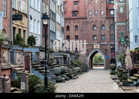 Rue Mariacka et porte dans la vieille ville de Gdansk, Pologne. Banque D'Images