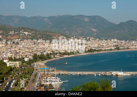 Türkei, Provinz Antalya, Alanya, Blick von der Mittleren Burg auf den Hafen Banque D'Images