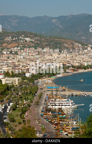 Türkei, Provinz Antalya, Alanya, Blick von der Mittleren Burg auf den Hafen Banque D'Images