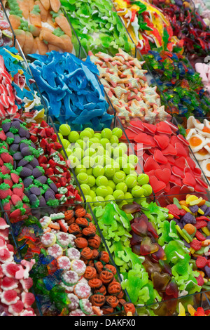 Confections pour vendre au marché de la Boqueria - Barcelone, Catalogne, Espagne Banque D'Images