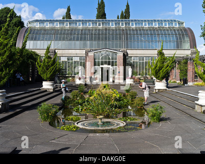 dh Wintergards cour domaine AUCKLAND NOUVELLE-ZÉLANDE NZ Tourist prendre des photos statues étang maison chaude jardin d'hiver photographier Banque D'Images