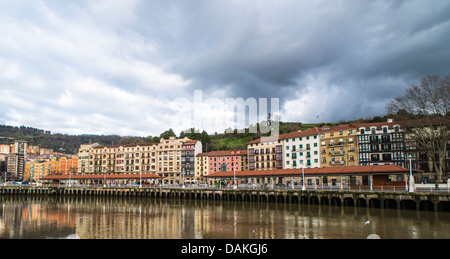 Ria de Bilbao au centre-ville, Pays Basque, Espagne Banque D'Images