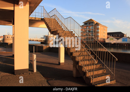 Cas d'escalier à Havenbridge Chambre,River quay bloc d'appartement à côté de la rivière, Great Yarmouth, Norfolk, UK Banque D'Images