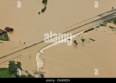 L'autoroute A8 au lac de Chiemsee rivière Tiroler Achen bei inondées en juin 2013, l'Allemagne, la Bavière Banque D'Images