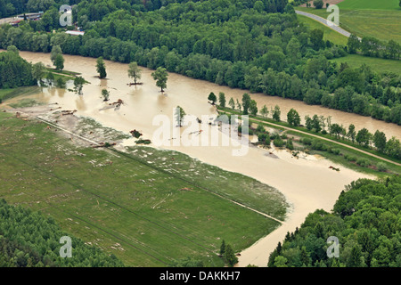 Digue brisée de la rivière Tiroler Achen au sud du lac de Chiemsee en juin 2013, l'Allemagne, la Bavière Banque D'Images