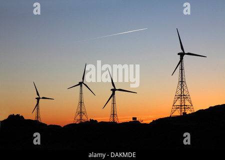 Les moteurs à vent au coucher du soleil, l'Espagne, Andalousie, Tarifa Banque D'Images