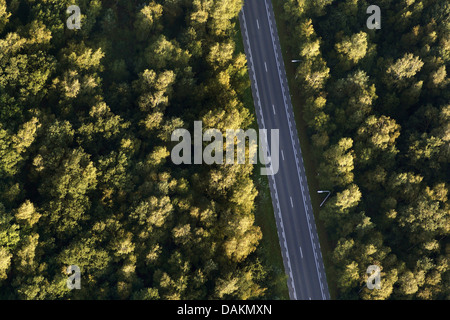 Vue aérienne d'un passage à niveau de la rue forest, Belgique Banque D'Images