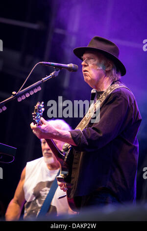 Suisse Locarno. 14 juillet 2013. NEIL YOUNG & CRAZY HORSE effectue live au 'Moon & Stars Festival' lors de la 'Alchemy' Tour 2013 Credit : Rodolfo Sassano/Alamy Live News Banque D'Images