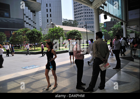 L'heure du déjeuner à Raffles Place Central Business District Singapore Banque D'Images