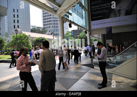 L'heure du déjeuner à Raffles Place Central Business District Singapore Banque D'Images