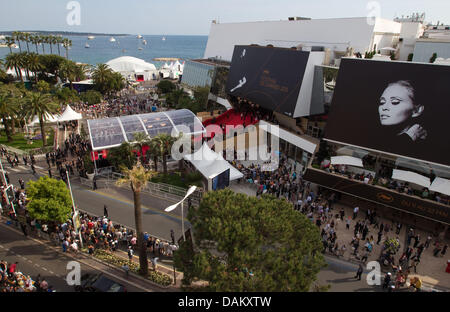 Palais des festivals au cours de l'ouverture du 64ème Festival International du Film à Cannes, France, le 11 mai 2011. Photo : Hubert Boesl Banque D'Images