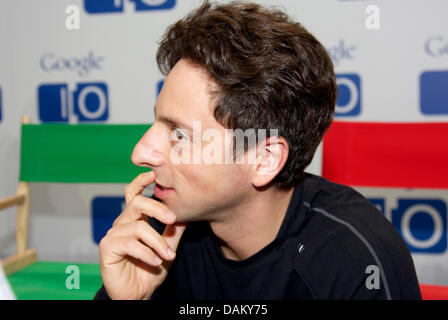 Co-fondateur de Google Sergey Brin attend le début de la conférence de développement Google I/O à San Francisco, USA, 11 mai 2011. Google veut réinventer l'ordinateur. Il utilise Chrome OS contre Microsoft et offre pour la première fois les ordinateurs portables avec le système d'exploitation web en Allemagne. Photo : Christoph Dernbach Banque D'Images