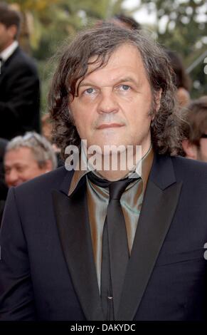 Réalisateur Emir Kusturica arrive à la première de 'sleeping Beauty' lors de la 64e Festival International du Film de Cannes au Palais des Festivals de Cannes, France, 12 mai 2011. Photo : Hubert Boesl Banque D'Images