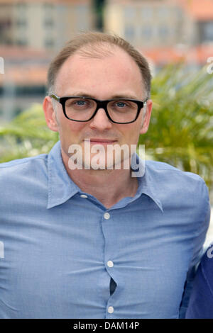 Markus Schleinzer directeur autrichien pose à la photocall de 'Michael' lors de la 64e Festival International du Film de Cannes au Palais des Festivals de Cannes, France, le 15 mai 2011. Photo : Hubert Boesl Banque D'Images