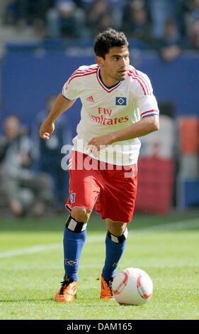 Hambourg, Tomas Rincon contrôle la balle à la Bundesliga match Hambourg SV vs Borussia Moenchengladbach à l'Imtech Arena de Hambourg, Allemagne, 14 mai 2011. Photo : Christian Charisius dpa/lno Banque D'Images