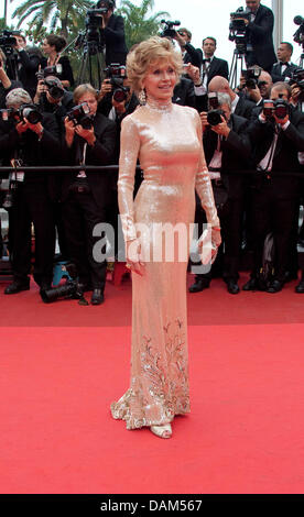 L'actrice Jane Fonda arrive à la cérémonie de clôture lors de la 64e Festival International du Film de Cannes au Palais des Festivals de Cannes, France, le 22 mai 2011. Photo : Hubert Boesl Banque D'Images