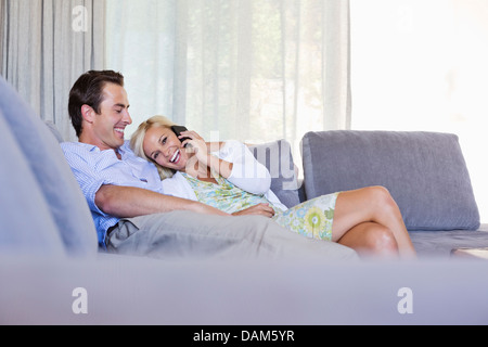 Couple relaxing on sofa together Banque D'Images