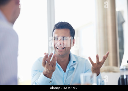 Businessman talking in meeting Banque D'Images