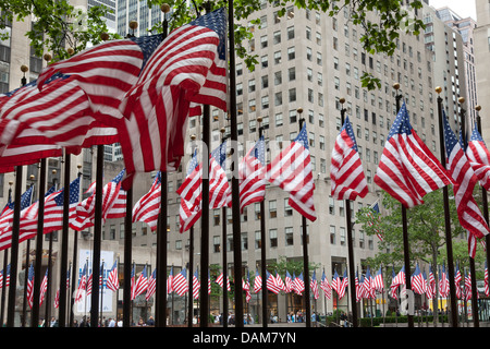 États-unis d'Amérique drapeaux de la Rockefeller Plaza, New York City. Banque D'Images