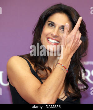 Ancien joueur de tennis pro argentine Gabriela Sabatini arrive sur le tapis rouge à la fragrance "uftstars allemand awards' à Berlin, allemand, 27 mai 2011. La fragrance allemand award est le prix le plus important dans l'industrie du parfum et est récompensée pour la 18e fois cette année. Photo : Stephanie Pilick Banque D'Images