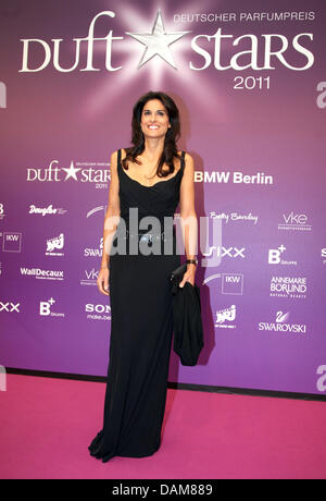 Ancien joueur de tennis pro argentine Gabriela Sabatini arrive sur le tapis rouge à la fragrance "uftstars allemand awards' à Berlin, allemand, 27 mai 2011. La fragrance allemand award est le prix le plus important dans l'industrie du parfum et est récompensée pour la 18e fois cette année. Photo : Stephanie Pilick Banque D'Images