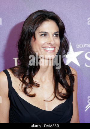 Ancien joueur de tennis pro argentine Gabriela Sabatini arrive sur le tapis rouge à la fragrance "uftstars allemand awards' à Berlin, allemand, 27 mai 2011. La fragrance allemand award est le prix le plus important dans l'industrie du parfum et est récompensée pour la 18e fois cette année. Photo : XAMAX Banque D'Images