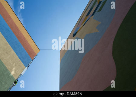 Bâtiment moderne en vue de la grenouille. Gdansk, Pologne. Banque D'Images