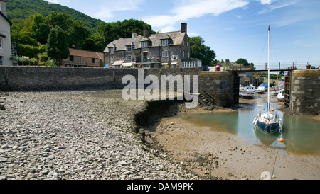 Le joli port de Porlock Weir, Somerset, Angleterre. Banque D'Images