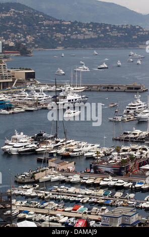L'antenne indique la ville et le port de Monaco, le 27 mai 2011. Le compte à rebours est en marche : le 1er juillet 2011, le Prince Albert va épouser sa petite amie Charlene. Photo : Jens Buettner Banque D'Images