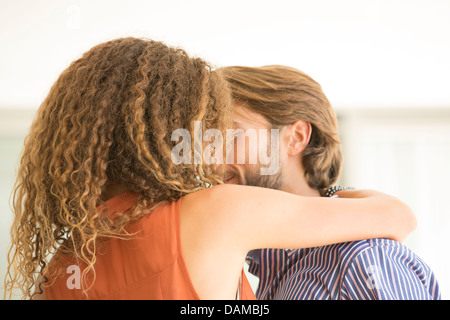 Couple à l'intérieur Banque D'Images