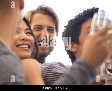 Friends laughing at party Banque D'Images