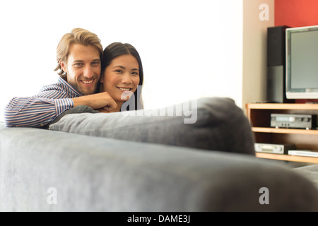 Couple relaxing together on sofa Banque D'Images