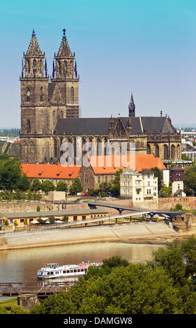 La Cathédrale de Magdebourg, nommée Cathédrale de Saint Jean et Saint Maurice, est photographié à Magdeburg, Allemagne, 31 mai 2011. Les restaurations du Cethedral sera terminé d'ici 2012, selon la fondation cathédrale et châteaux en Saxe-Anhalt. Depuis 1996, environ 18 millions d'euros ont été investis dans la conservation de l'Cethedral gothique. Photo : Jens Wolf Banque D'Images