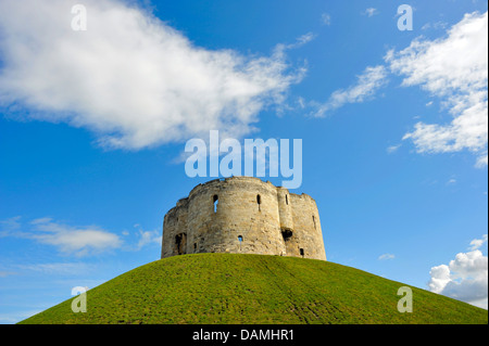 CLIFFORD'S TOWER YORK YORKSHIRE ANGLETERRE UK Banque D'Images