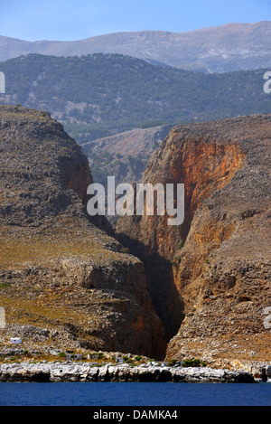 Canyon d'Aradena vu de la mer Méditerranée près de Loutro, au sud-ouest de l'île de Crète, Grèce, Crete Banque D'Images