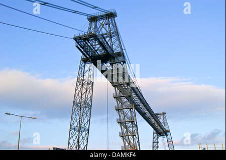 Transporter bridge par Hayes et Arnodin, 1906, au coucher du soleil, Newport, Pays de Galles, la Cas Newydd Banque D'Images