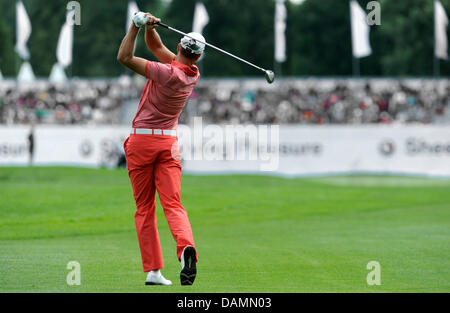 Golfeur suédois Henrik Stenson tees off à la BMW International Open 2011 Club München Eichenried dans près de Munich, Allemagne, 24 juin 2011. Photo : Andreas Gebert Banque D'Images