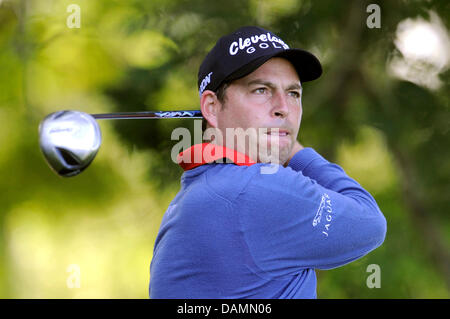 Golfeur professionnel britannique David Howell tees off à la BMW International Open 2011 Club München Eichenried dans près de Munich, Allemagne, 24 juin 2011. Photo : Andreas GEBERT Banque D'Images