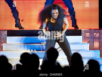 La chanteuse américaine Janet Jackson effectue pendant son concert au Tempodrom de Berlin salle de concerts. Photo : Herbert Knosowski Banque D'Images