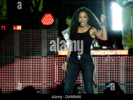 La chanteuse américaine Janet Jackson effectue pendant son concert au Tempodrom de Berlin salle de concerts. Photo : Herbert Knosowski Banque D'Images