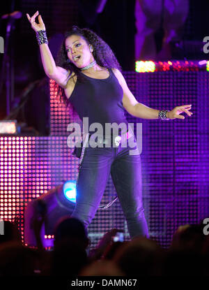 La chanteuse américaine Janet Jackson effectue pendant son concert au Tempodrom de Berlin salle de concerts. Photo : Herbert Knosowski Banque D'Images