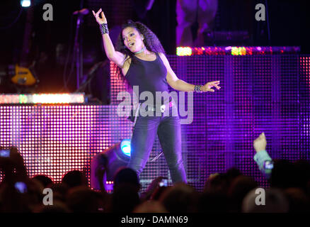 La chanteuse américaine Janet Jackson effectue pendant son concert au Tempodrom de Berlin salle de concerts. Photo : Herbert Knosowski Banque D'Images