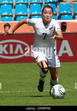 Ali Riley de Nouvelle-Zélande en action pendant le match du groupe B contre le Japon Nouvelle-Zélande Coupe du Monde de Football Coupe du tournoi à la Coupe du Monde féminine de la fifa Stadium à Bochum, Allemagne, 27 juin 2011. Foto : Roland Weihrauch dpa Banque D'Images