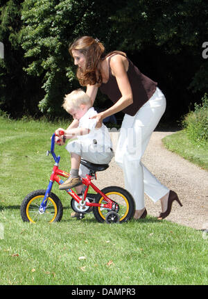 Noé et la Princesse Tessy du Luxembourg posent pour la presse au château de Berg à Colmar-Berg, 27 juin 2011. Photo : Albert Nieboer Pays-bas OUT Banque D'Images