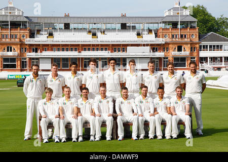 Londres, Royaume-Uni. 16 juillet, 2013. L'Australie l'équipe de cendres s'alignent pour une photo de l'équipe au cours de l'équipe australienne et session de formation net avant la 2e test match, à Lords Cricket Ground le 16 juillet 2013 à Londres, en Angleterre. Credit : Mitchell Gunn/ESPA/Alamy Live News Banque D'Images