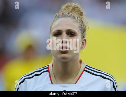 Kim Kulig d'Allemagne est photographié avant au Groupe un match Allemagne contre le Nigeria de Coupe du Monde de Football Coupe du tournoi à la Coupe du Monde féminine de la fifa Stadium à Francfort, Allemagne, 30 juin 2011. L'Allemagne a gagné le match avec 1-0. Foto : Arne Dedert dpa/lhe Banque D'Images